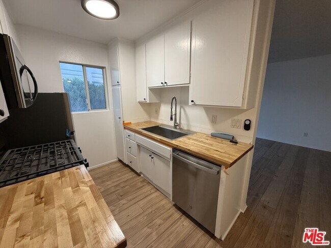 Foto del edificio - 1218 McClellan Dr