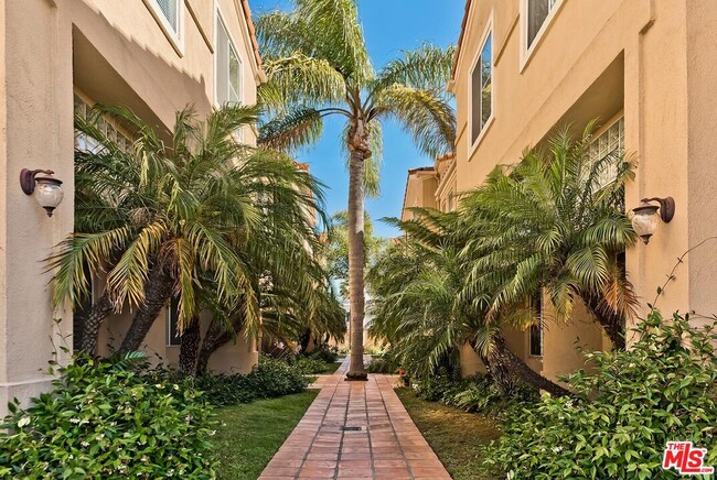 Building Photo - 1630 E Palm Ave