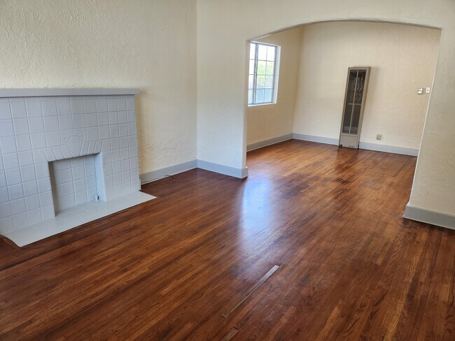 Building Photo - 2960 Bellevue Ave