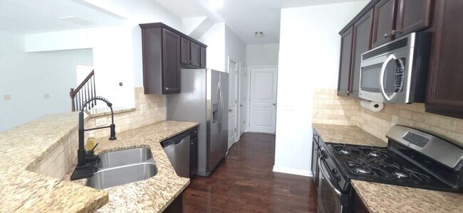 Foto del edificio - Elegant Modern Living Near Halcyon & Avalon