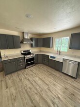 Building Photo - 1533 3rd Ave W