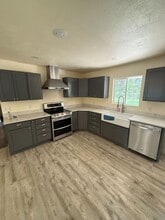 Building Photo - 1533 3rd Ave W