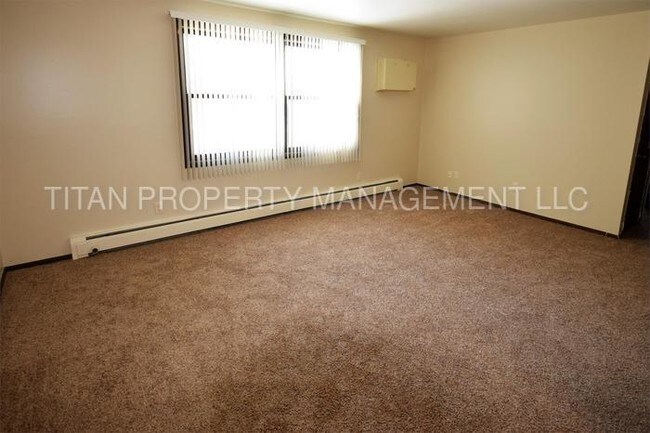 Building Photo - 314 Cherry Ln