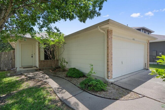 Foto del edificio - 16225 Hamilton Point Cir
