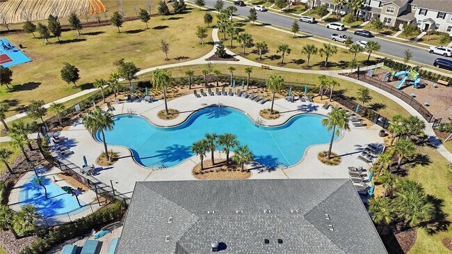 Foto del edificio - 15609 Water Spring Blvd