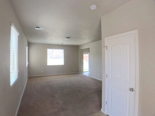 Foto del edificio - Northern Rio Rancho 3 bedroom. Spacious Li...