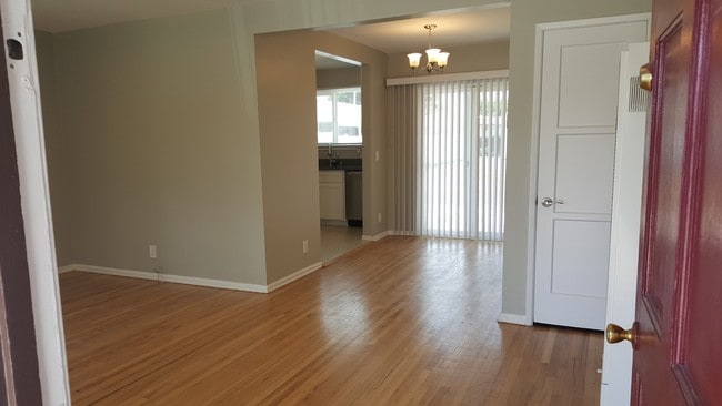 Open Floor Plan - 20021 Vanowen St