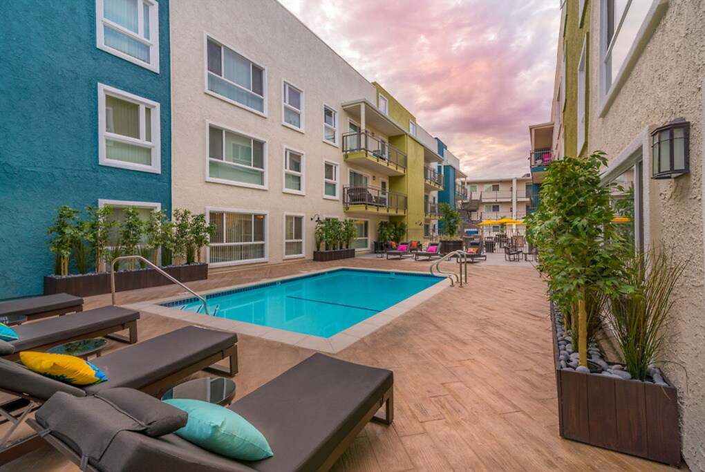 The Henley 245 W Loraine St Glendale, CA Apartments for Rent in
