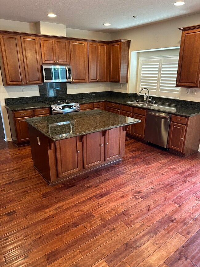 Building Photo - 16275 Summerset Street