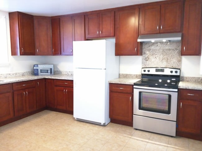Foto del edificio - 439 N Claremont St