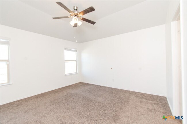 Building Photo - 303 Saddleback Trl