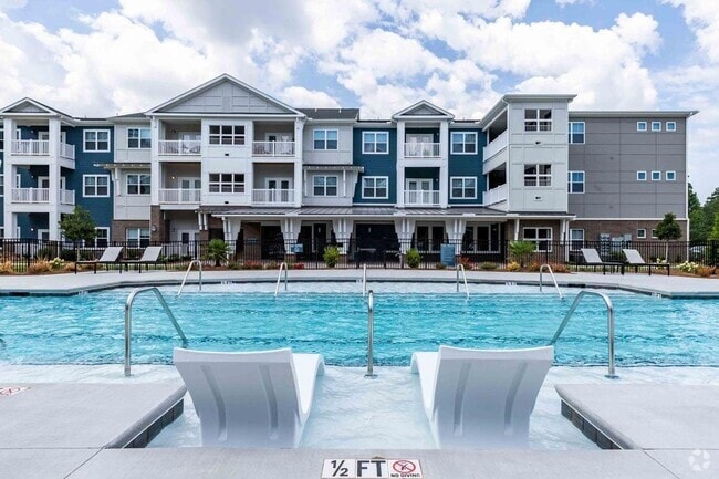 Building Photo - Woodside Eleven