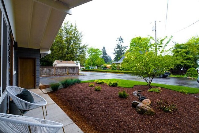 Foto del edificio - Great Location near George Fox University ...