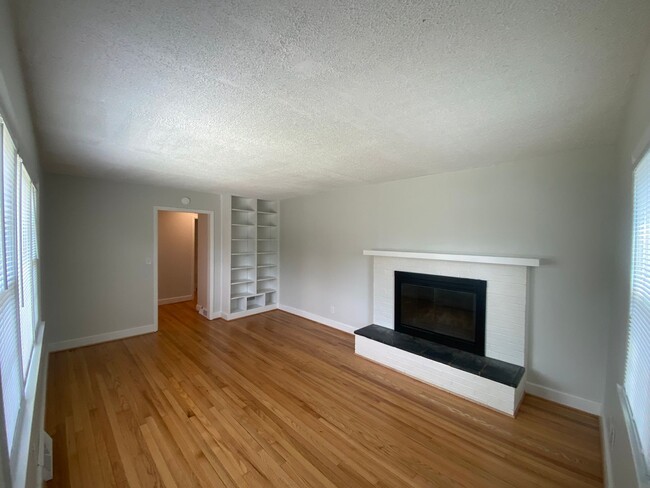 Building Photo - Fifeville/UVA Medical Center Area - 4BR/2BA