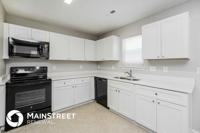 Building Photo - 1217 Kendall Dr