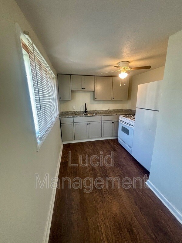 Foto del edificio - 3633 Kahlert Ave