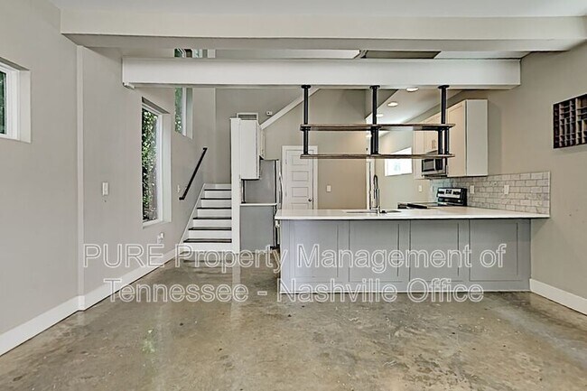 Building Photo - 1046 Zophi St