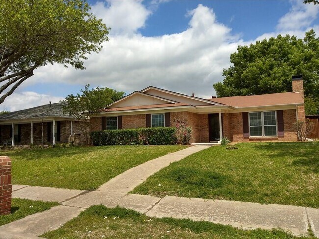 Foto del edificio - 2405 Creekdale Dr