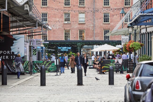 Building Photo - 220 Front St