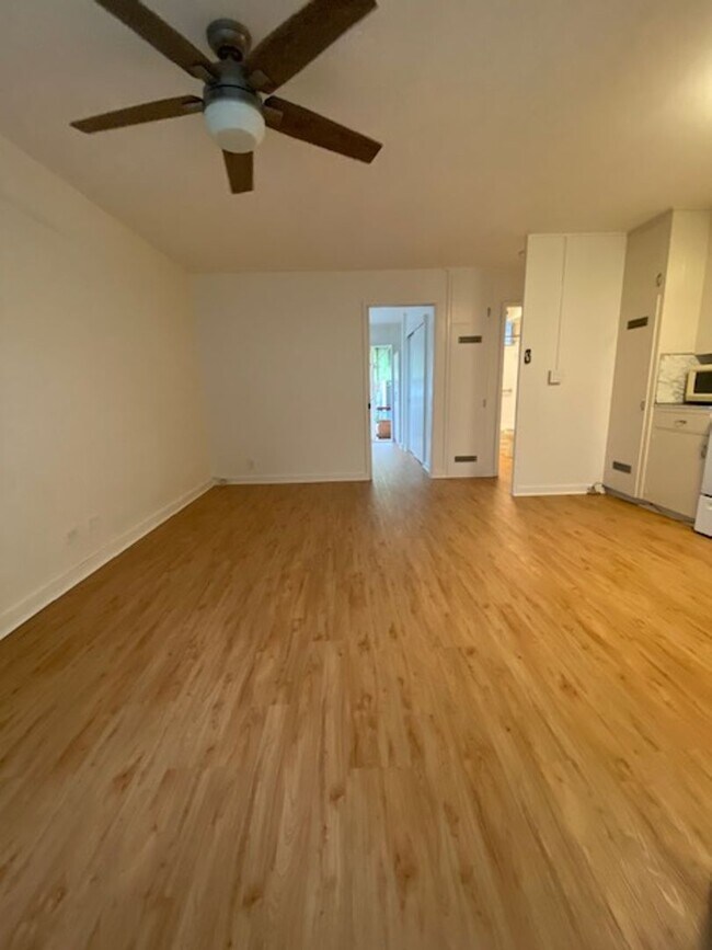 Building Photo - One Bedroom, One Bath $1,550 includes wate...