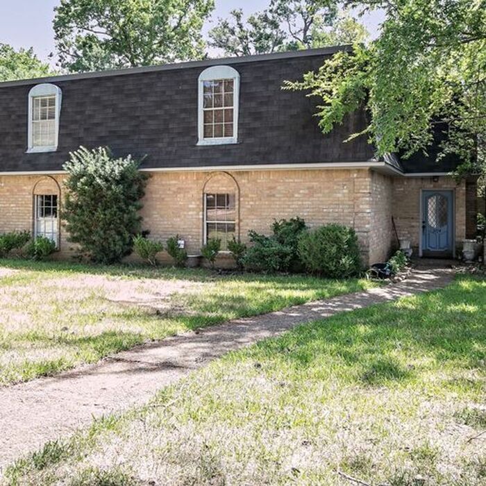 Foto principal - Charming 3 Bed 2 Bath Duplex, Tyler TX!