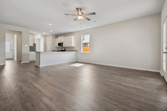 Building Photo - 15875 Berry Hl Dr
