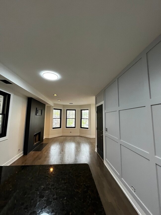 Foto del edificio - 3316 N Damen Ave