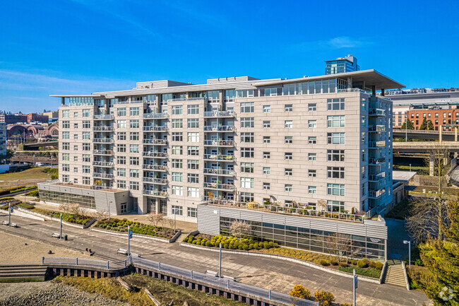 Building Photo - The Esplanade