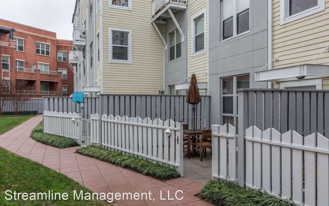 Building Photo - 2 br, 2.5 bath House - 343 Cedar St NW #105
