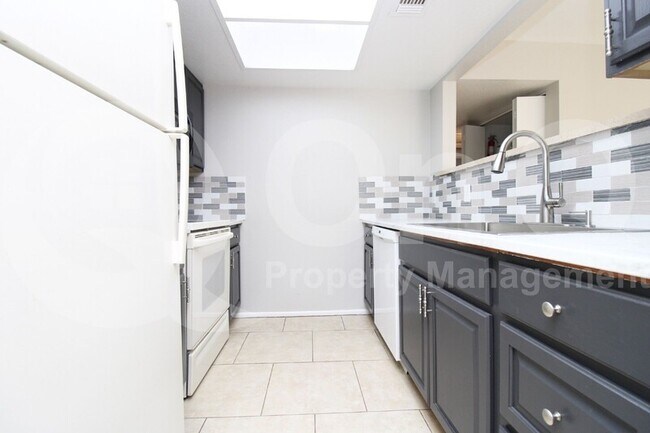 Building Photo - 616 S Hardy Dr