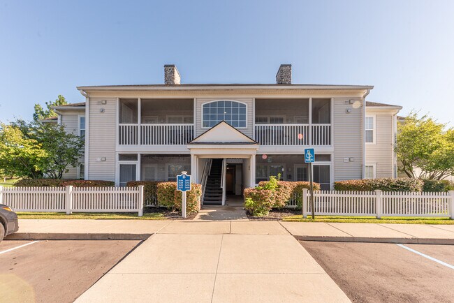 Building Photo - 2646 S Knightsbridge Cir