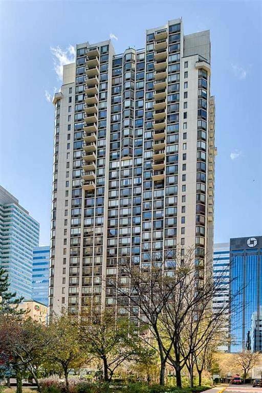 Building Photo - 45 River Dr S