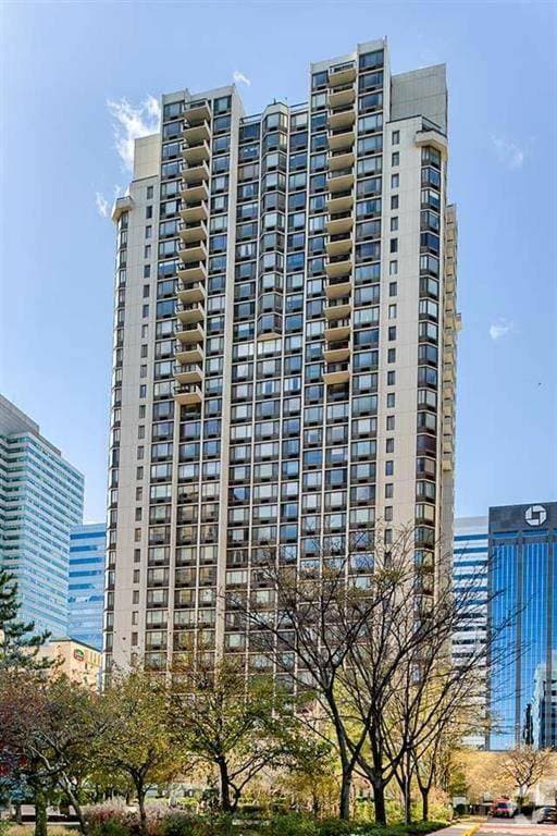 Building Photo - 45 River Dr S