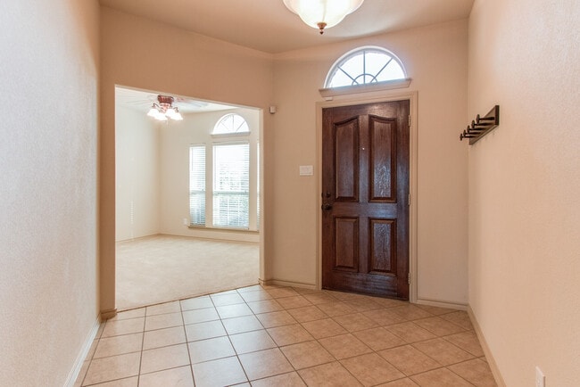 Building Photo - 3220 Hornbeam St