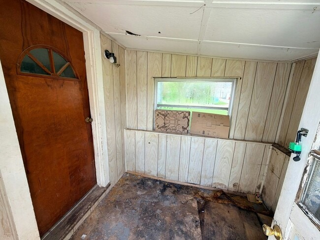 Building Photo - 143 Elm St