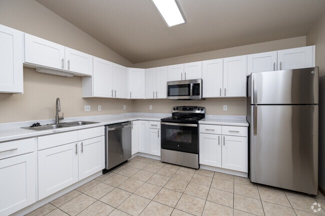 3BR, 2BA - 1,176SF - Kitchen - Osgood Townsite Apartments