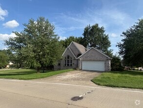 Building Photo - 1621 Greenbrier Dr