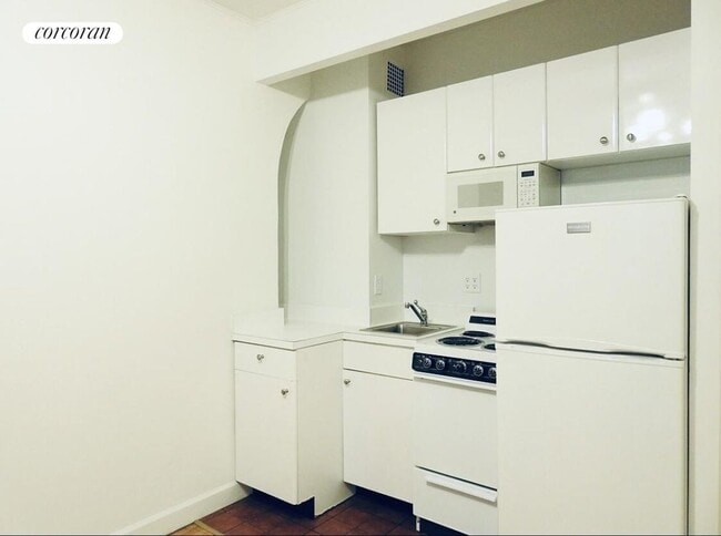 Building Photo - 117 W 58th St