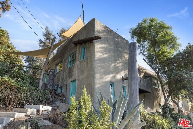 Building Photo - 1406 Cerro Gordo St