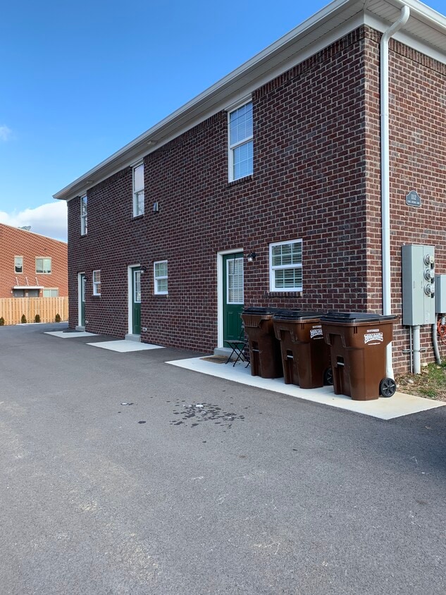 Vista trasera - 1112 King Arthur Ln