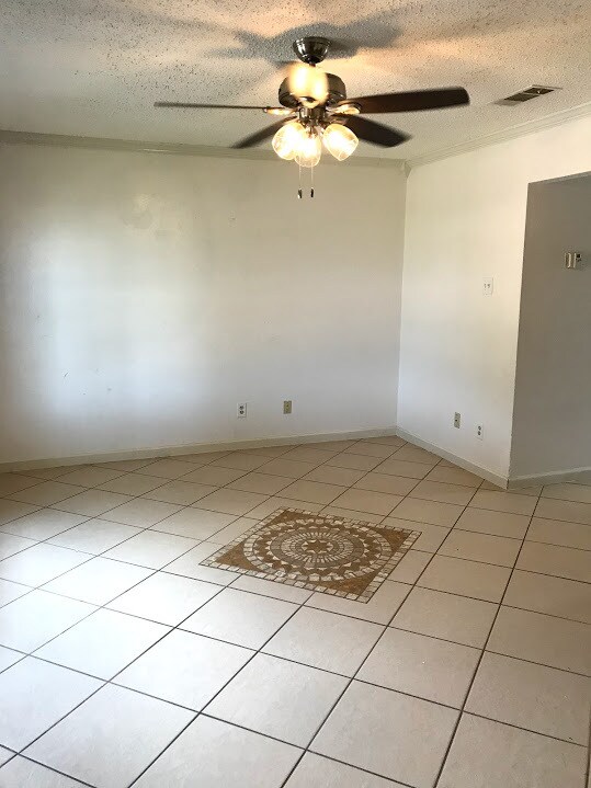 Living Room - 1015 Parkway Ter