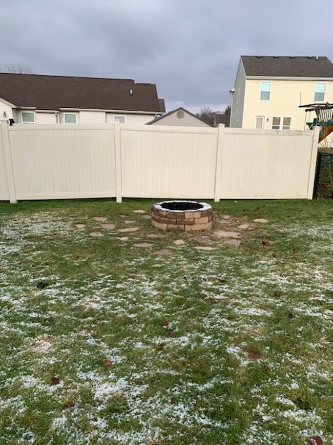Building Photo - 4 BEDROOM 3 1/2 BATHROOM HOUSE FOR LEASE I...