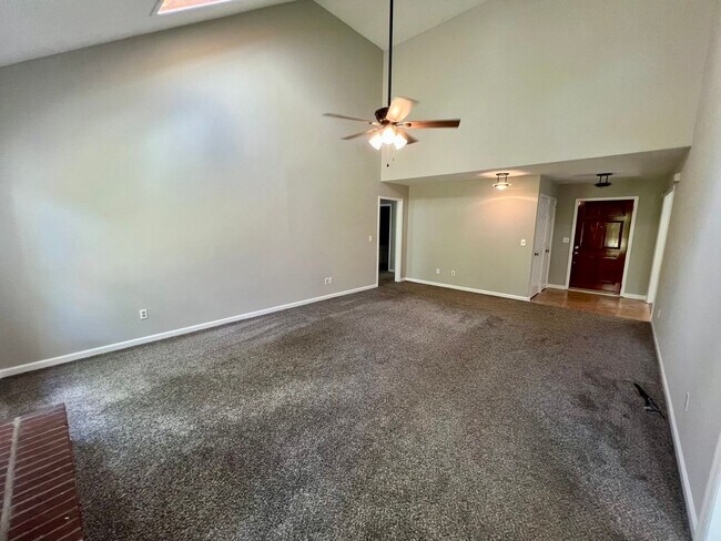 Foto del edificio - All Brick 3 Bed/2 Bath, Fenced Backyard, End of Cul-de-sac in North Murfreesboro