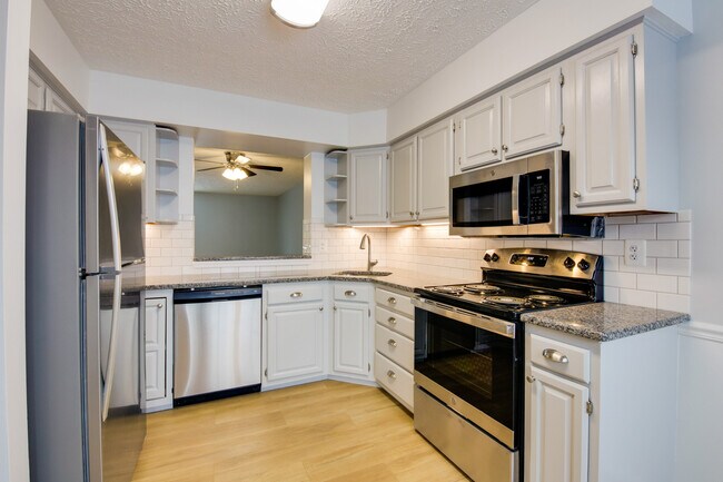 Foto del edificio - 307 Guilford Ct