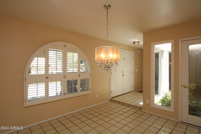 Building Photo - 333 E Caribbean Ln