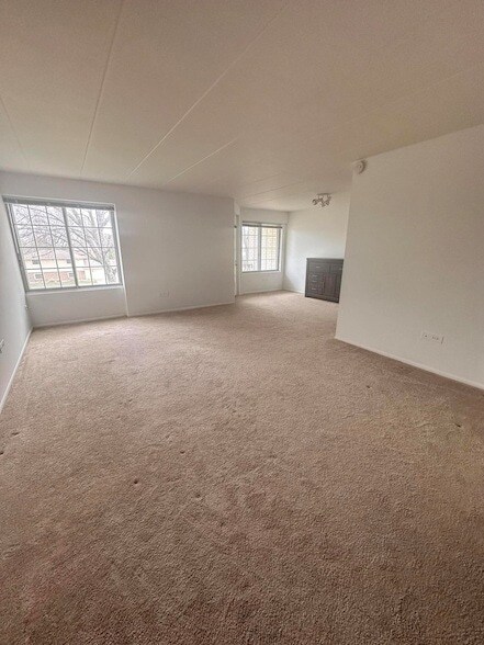 Foto del edificio - 8750 Harrison Ave
