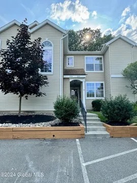 Foto principal - 5206 Forest Point Dr S
