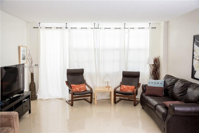 Foto del edificio - 3725 S Ocean Dr