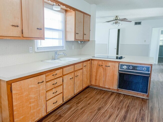 Building Photo - 2 bed 2 bath