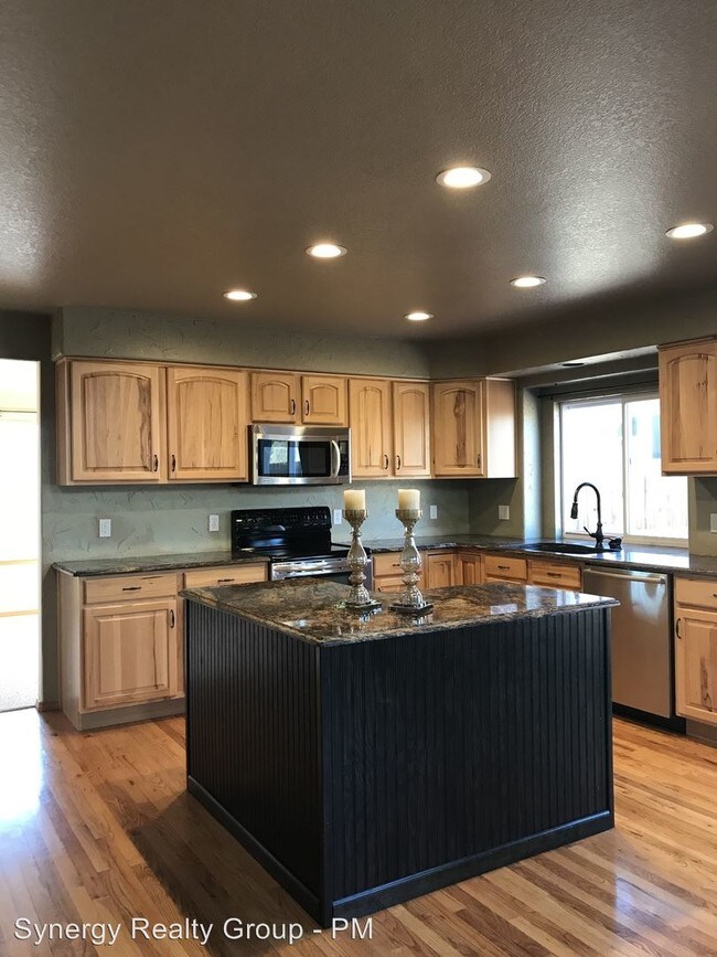 Building Photo - 4 br, 3.5 bath House - 5510 Whiskey River Dr